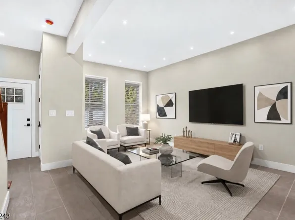 114 Peabody Pl, Newark City, NJ 07104