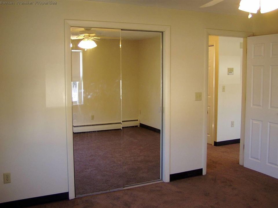2nd image of 449 Sea St APT 4