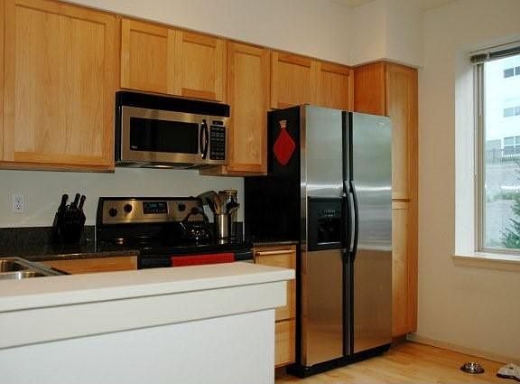 4th image of 372 Shangri La Way NW