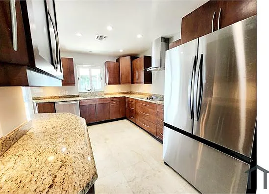 3 bed, $3,400 — Photo 2