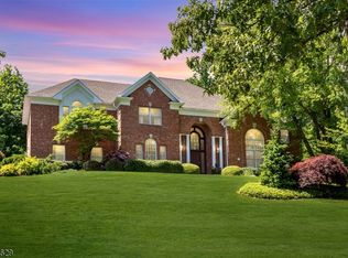 13 Whispering Way, Warren, NJ 07059