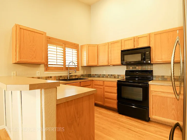 905 Durum St — Photo 4