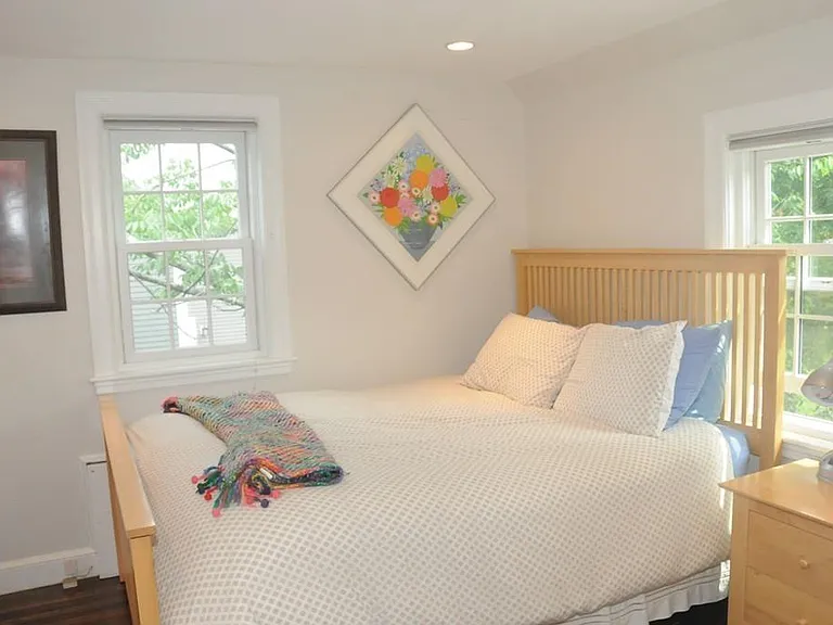 106 Upland Ave — Photo 22