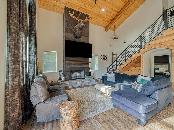 3rd image of 420 Eagle Court Rd