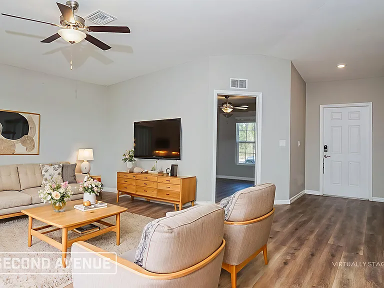 404 Biscayne Dr — Photo 2