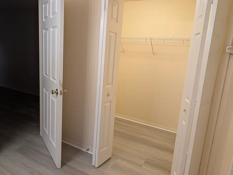 452 E Hillcrest St — Photo 10