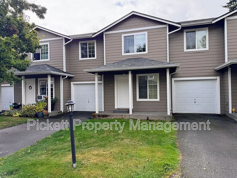 3 bed, 2.5 bath, 1279 sqft, $1,875 — Photo 2