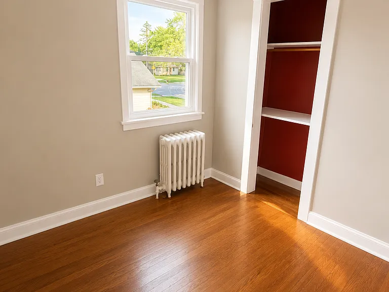 558 Eagle St #2 — Photo 7