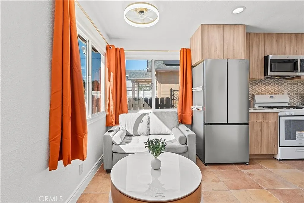 1 bed, 400 sqft, $2,500 — Photo 2