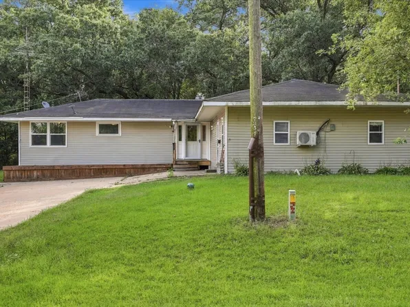 1572 Winnetka St, Dixon, IL 61021