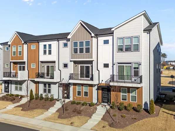 2112 Big Falls Dr, Wendell, NC 27591