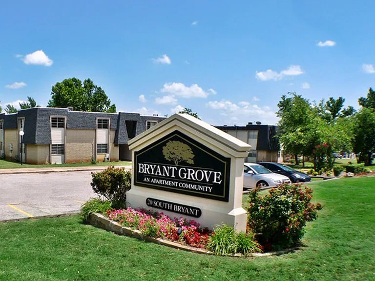 Bryant Grove Apartments — Photo 32