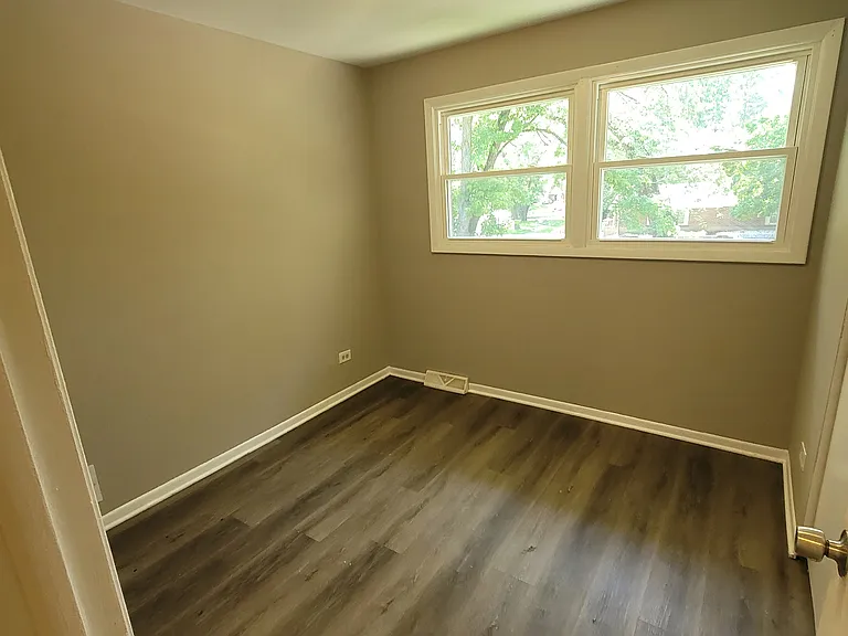 21549 Jeffery Ave — Photo 10