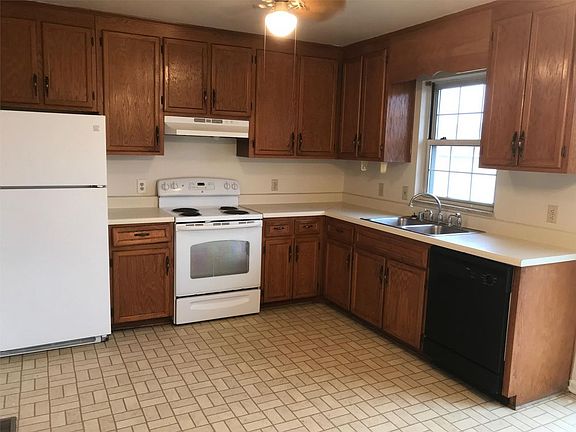 5th image of 1909 Sierra Dr