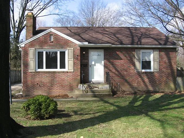 2325 Broadhaven Ave NW — Photo 2