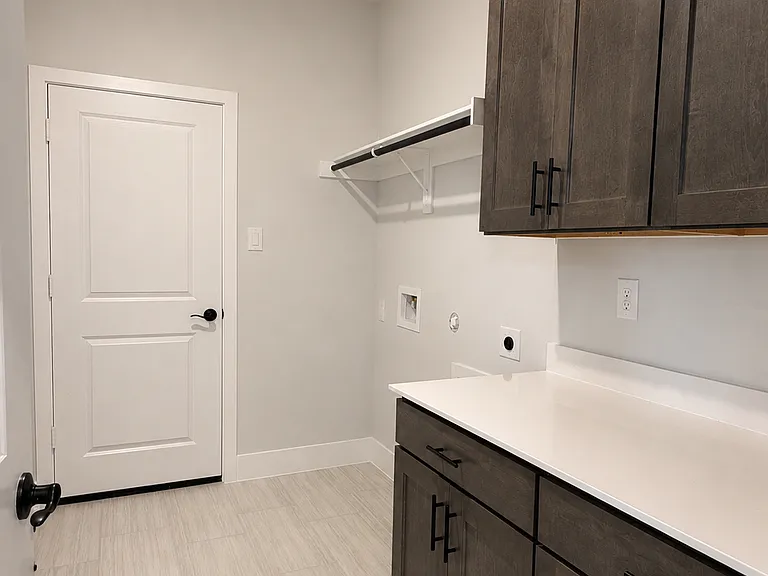 7183 Lathrop Ln — Photo 8