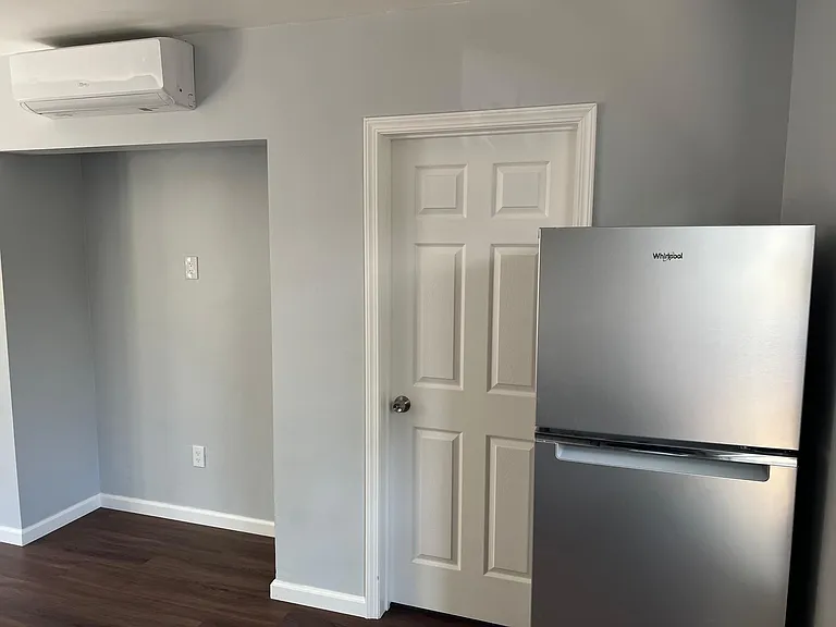 733 Daisy Ave #7 — Photo 3