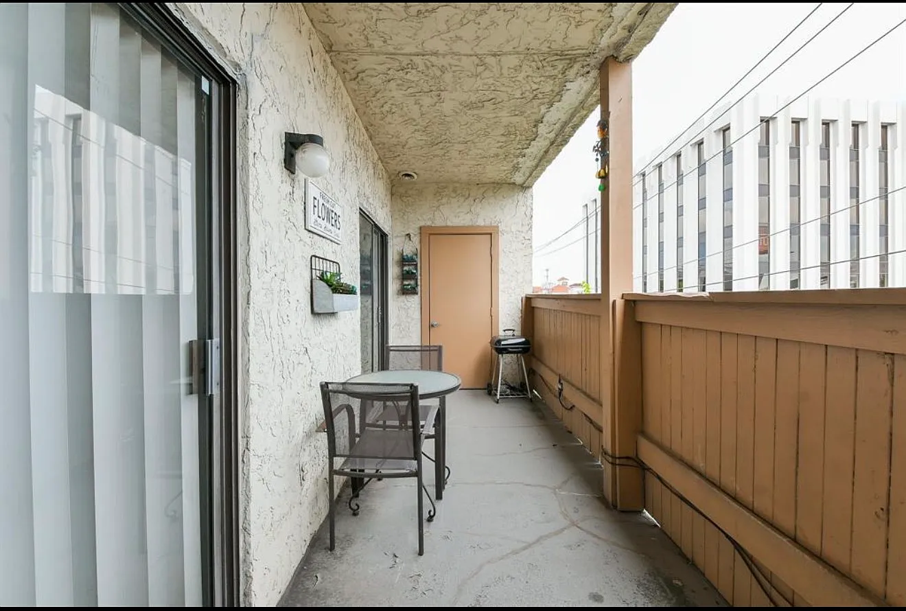 2 bed, 1040 sqft, $1,350 — Photo 2