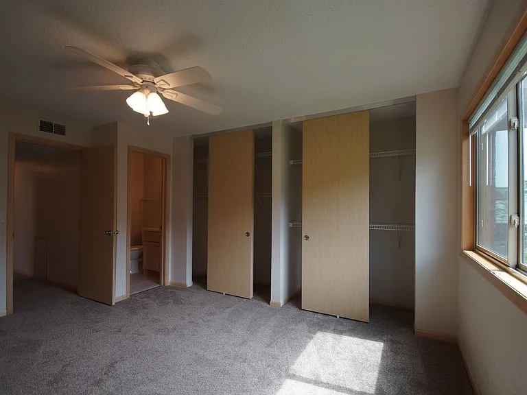 Larpenteur Estates Apartments — Photo 113