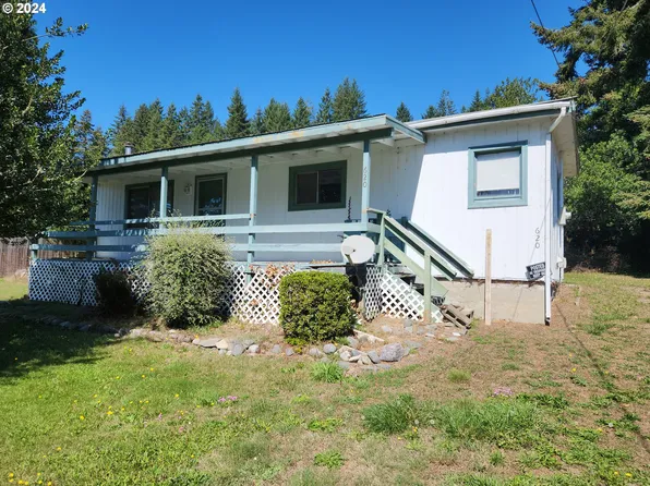 620 Meadow Ln, Brookings, OR 97415
