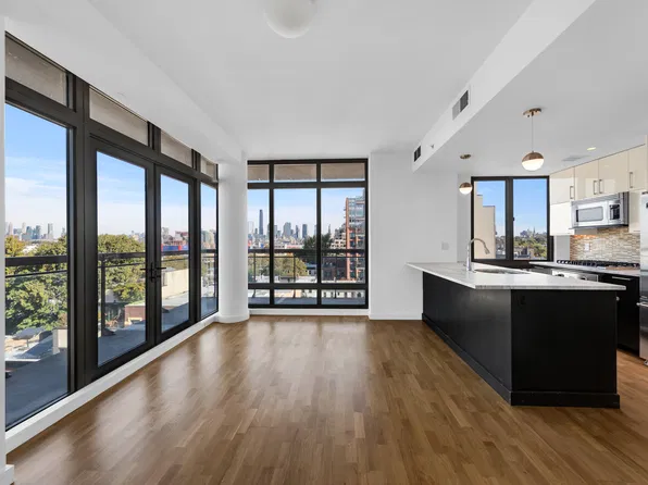 500 4th Avenue image 1 of 10