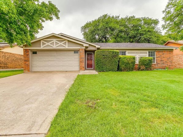 828 Lynne Ln
