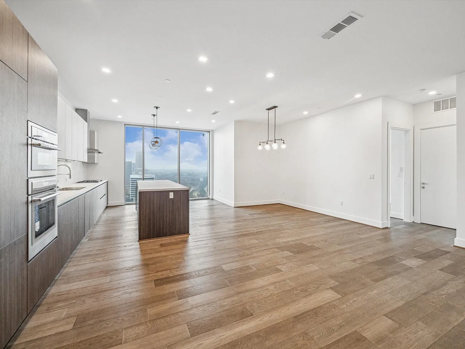 2 bed, 2.5 bath, 1715 sqft, $6,850 — Photo 3