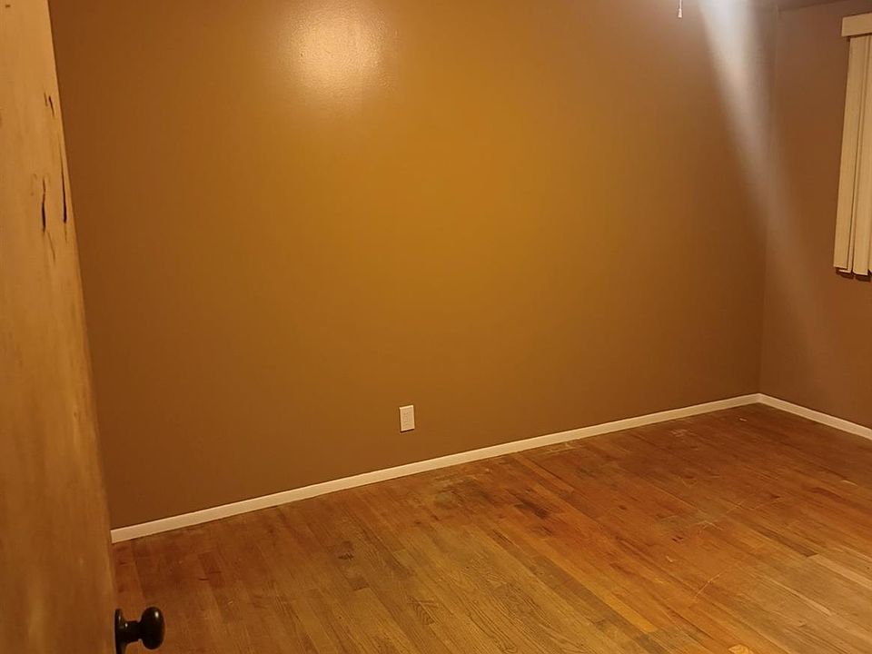 8495 Potomac Ave, photo 10