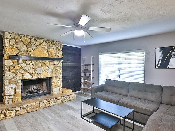 3rd image of 490 Woodstock Dr