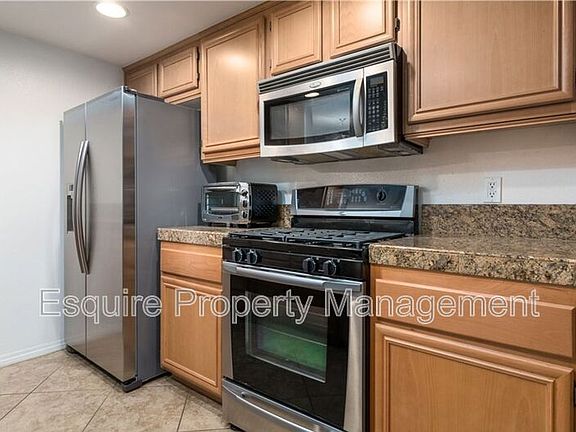 4th image of 243 Riverdale Ct APT 404