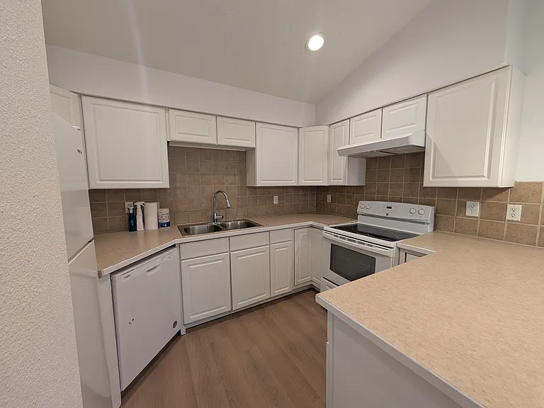 4526 E Frederick Ave — Photo 6