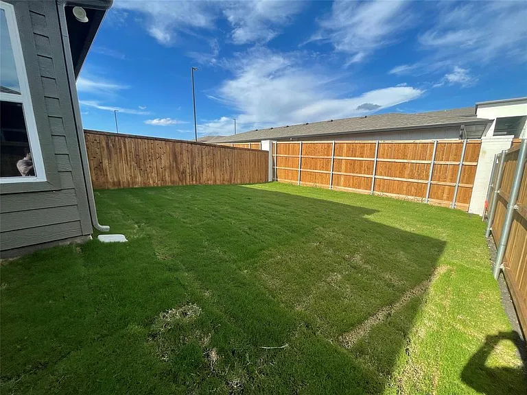 2829 Peony Dr — Photo 12