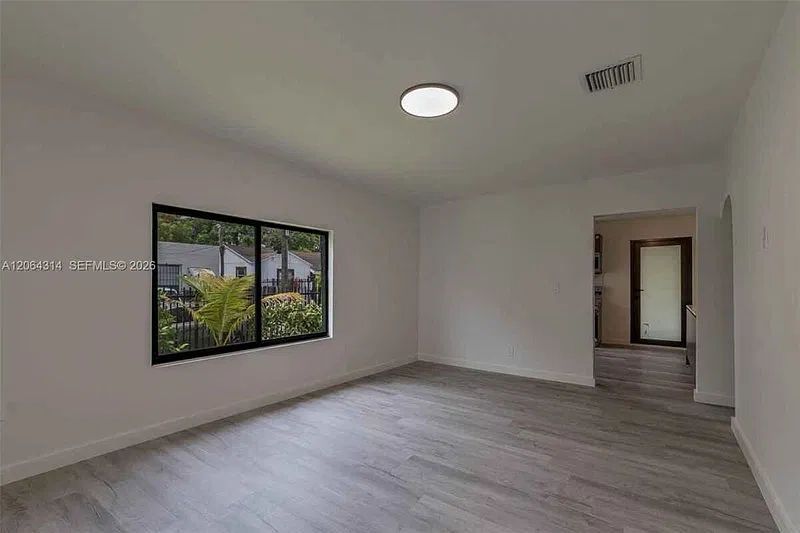 25 Nw 78th St # 1 Miami, Fl 33150 — Photo 3