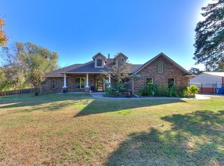 406 S Chloe Ln, Mustang, OK 73064