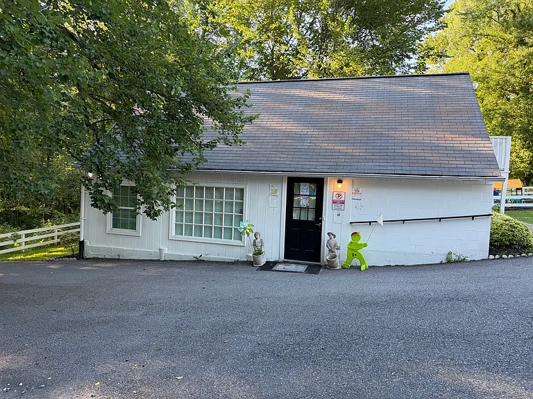 10120 Falls Rd — Photo 17