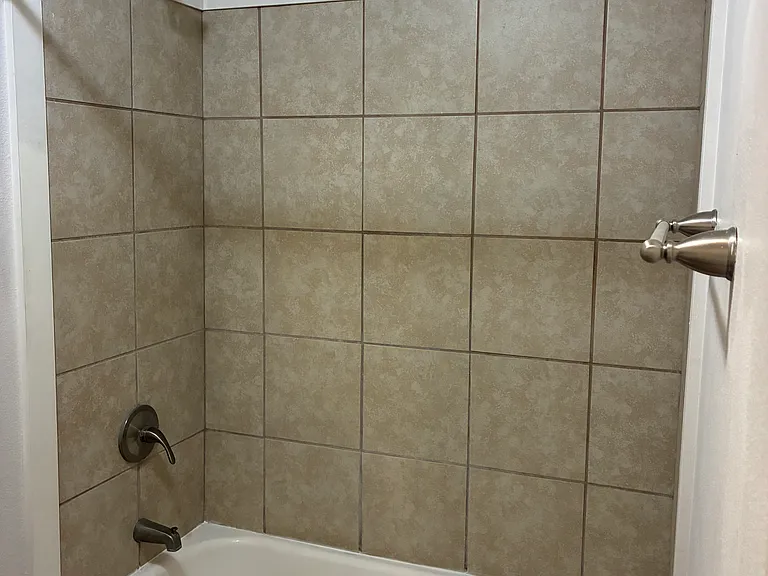 2510 Windsor St — Photo 2