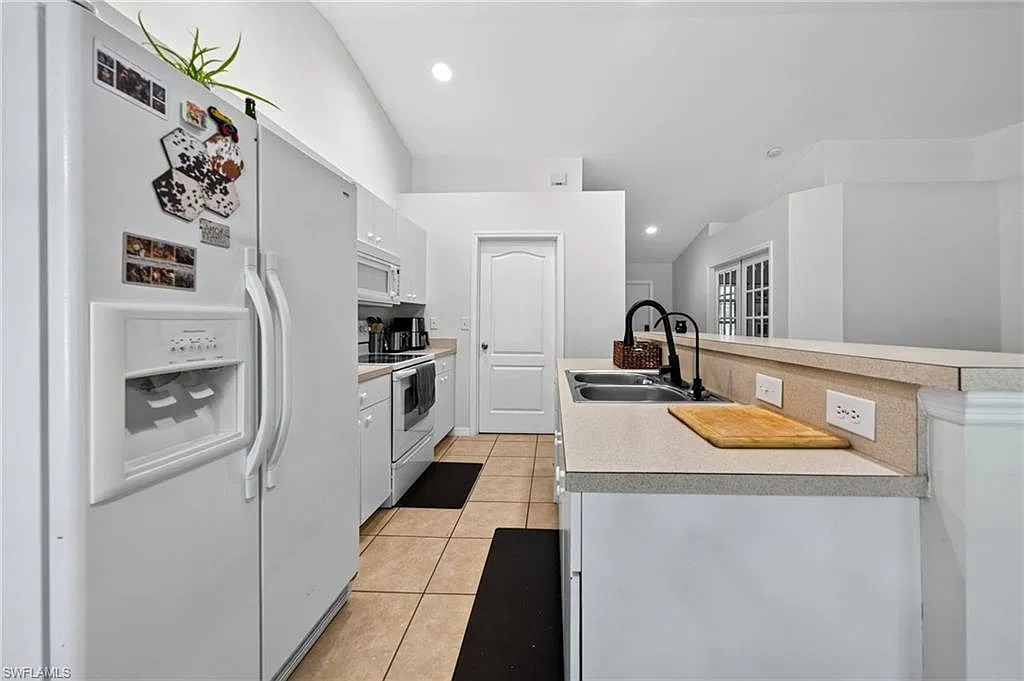 3 bed, 2.0 bath, 1458 sqft, $1,900 — Photo 4