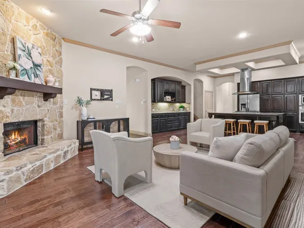 437 Middleton Dr, Roanoke, TX 76262