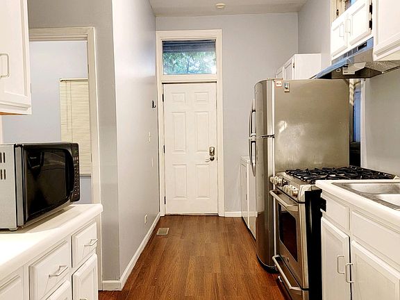 3rd image of 2917 N Lincoln Ave #1