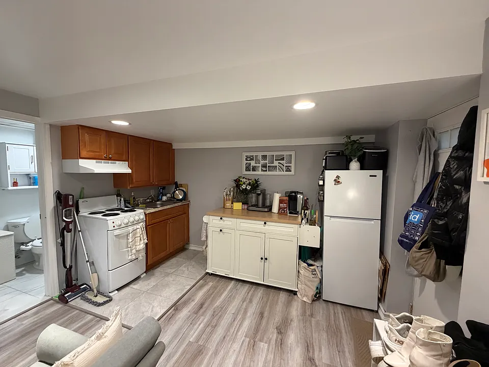 607 Myrtle Ave #1
