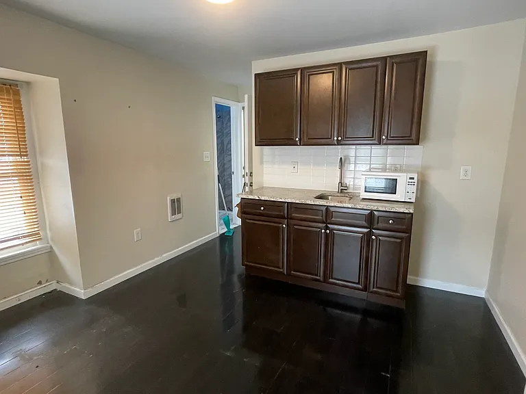 3319 Hamilton St — Photo 4