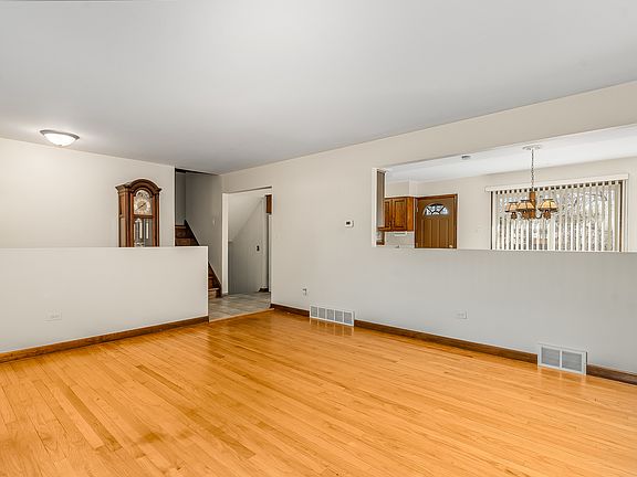 3rd image of 6429 W 114th St