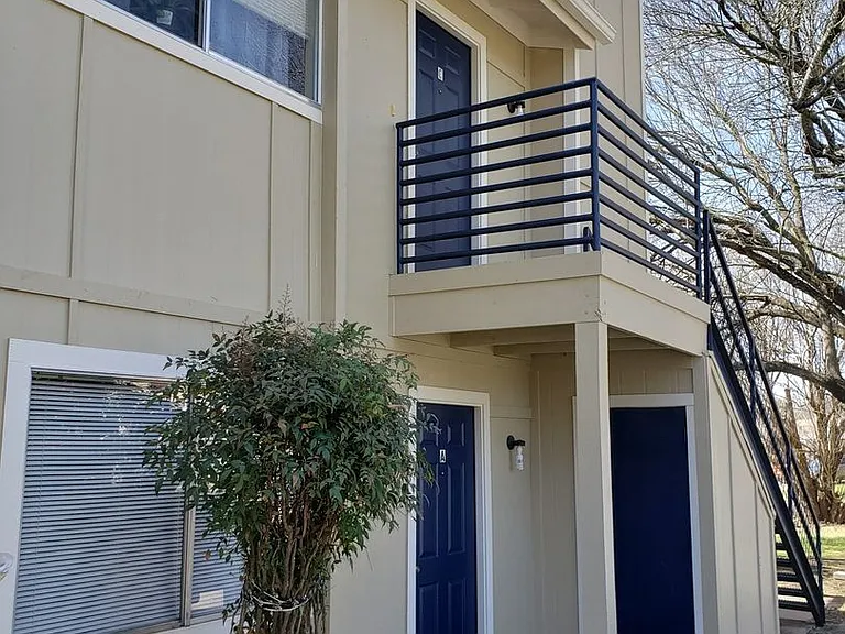 10811 Lanshire Dr — Photo 24