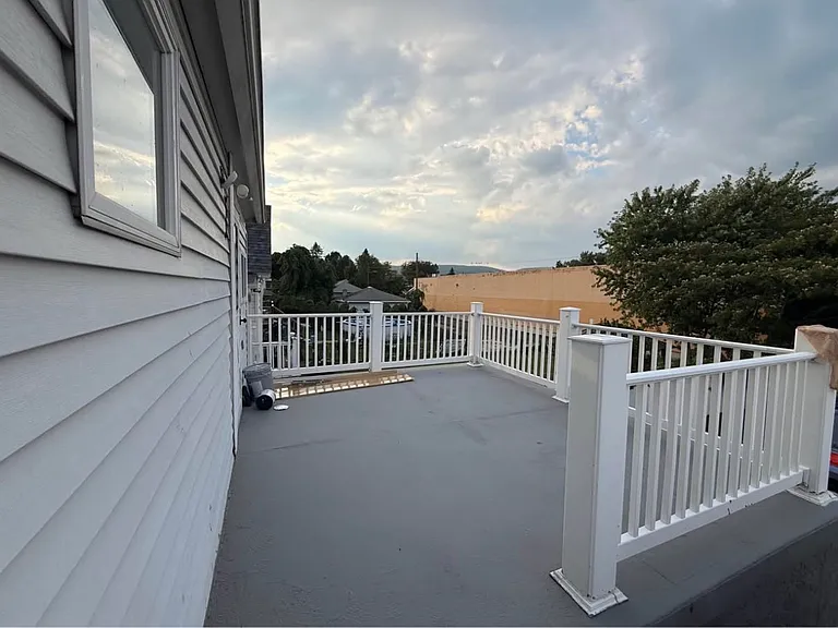 1124 W Elm St — Photo 10