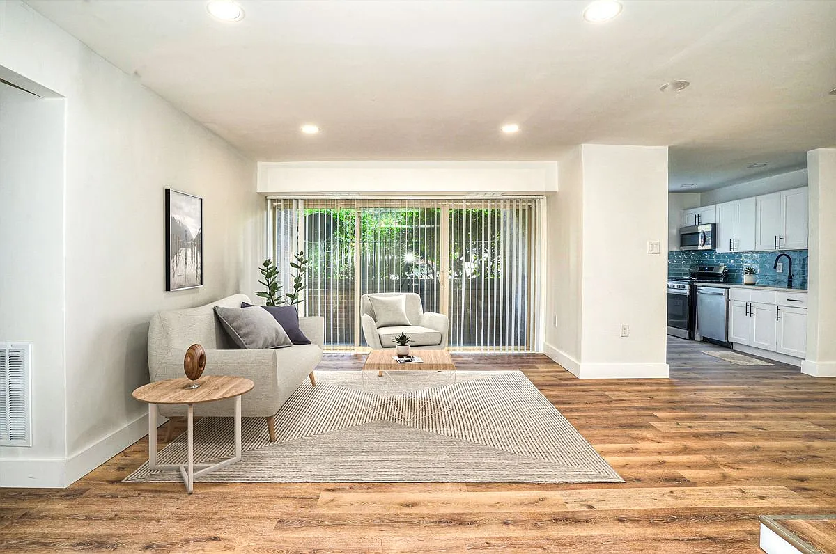 Townley Apartments — Photo 2