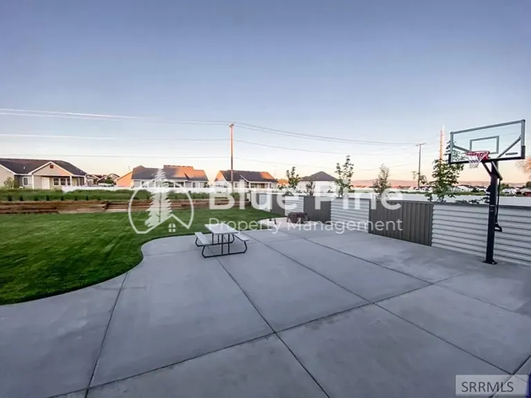 6389 Maggie Dr — Photo 20