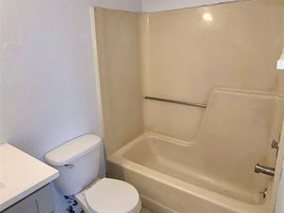 5th image of 687 Royalty Ct
