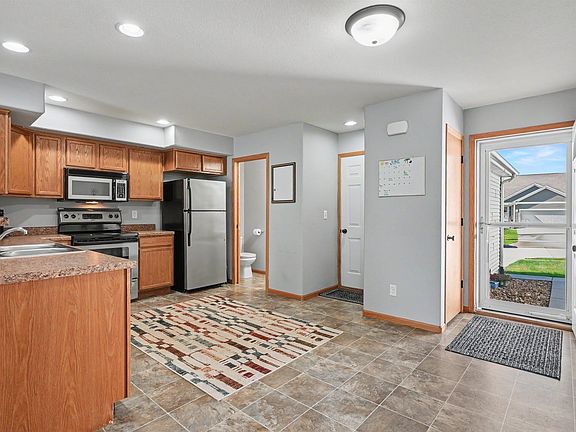 3rd image of 4828 Algonquin Dr Unit 3