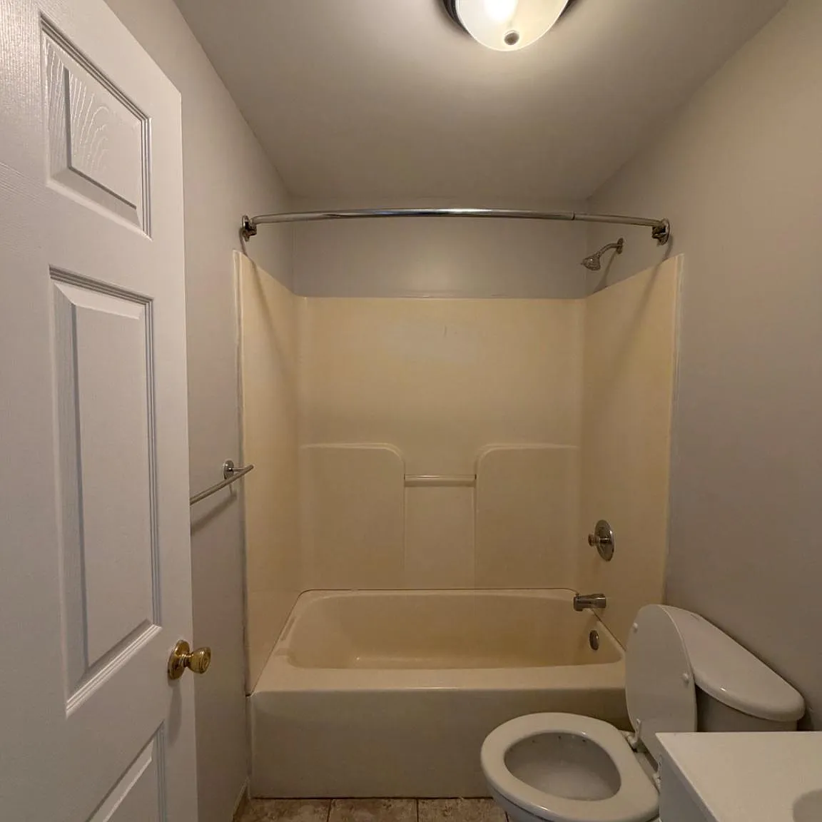 1 bed, 1.0 bath, 1782 sqft, $1,200 — Photo 3