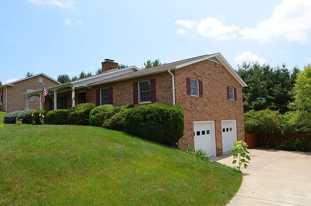 1st image of 815 Greenbriar Dr